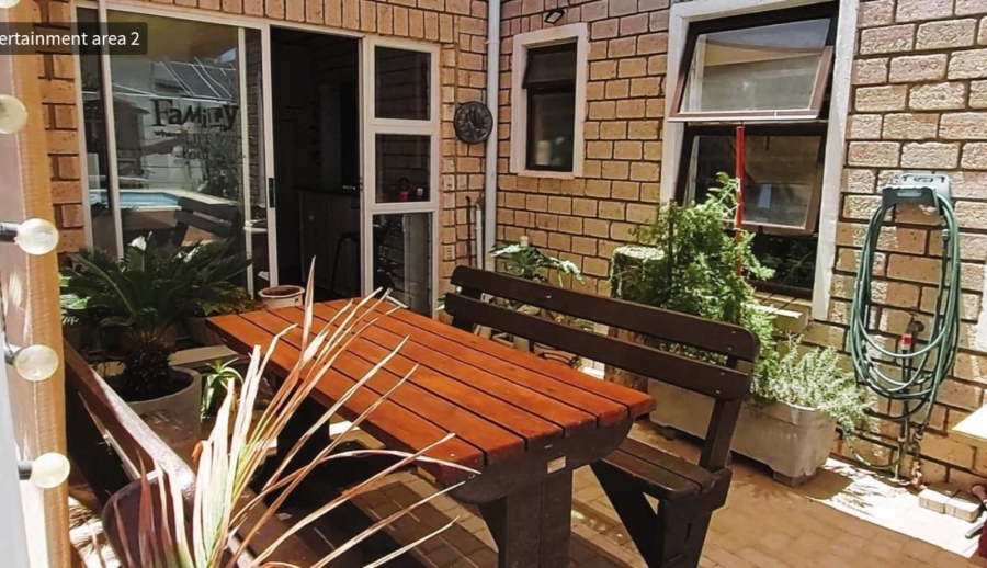 5 Bedroom Property for Sale in Britannia Reef Estate Western Cape